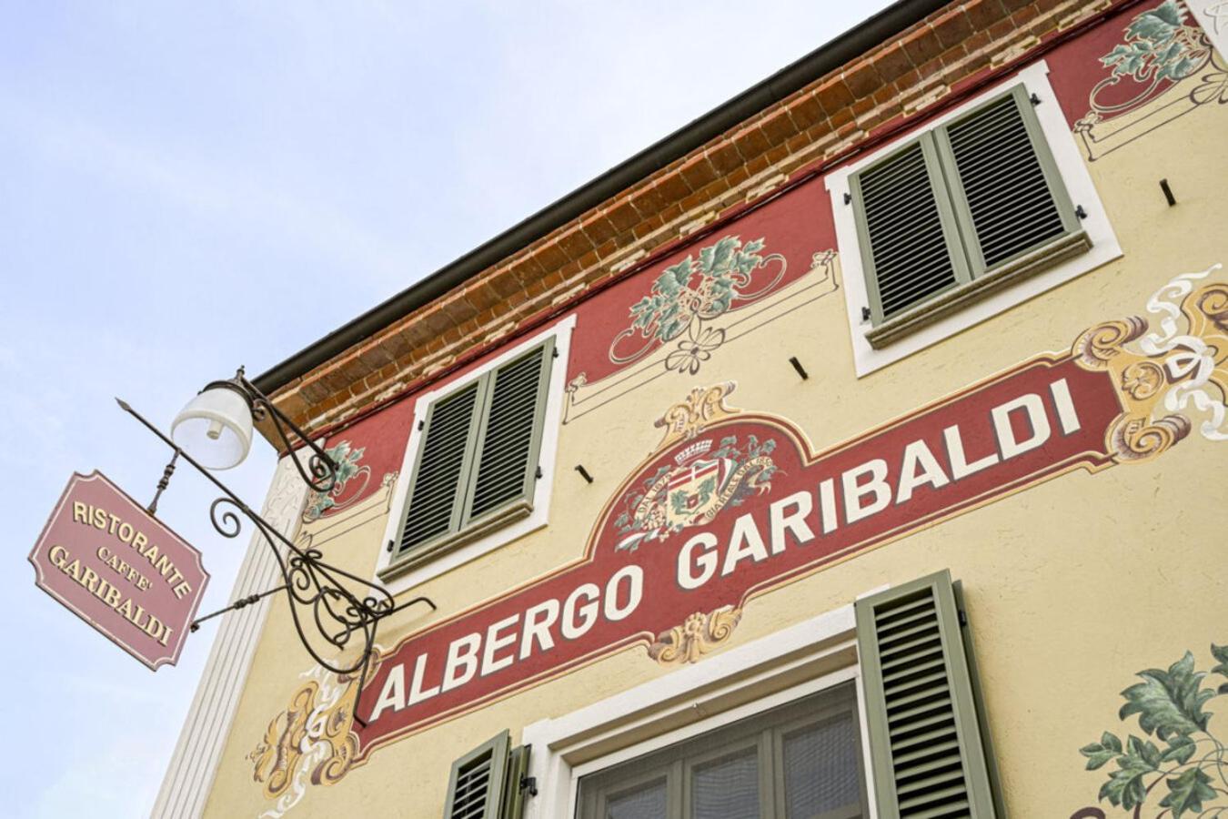 Albergo Ristorante Garibaldi Cisterna dʼAsti Екстериор снимка