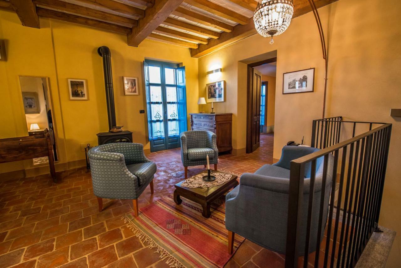 Albergo Ristorante Garibaldi Cisterna dʼAsti Екстериор снимка