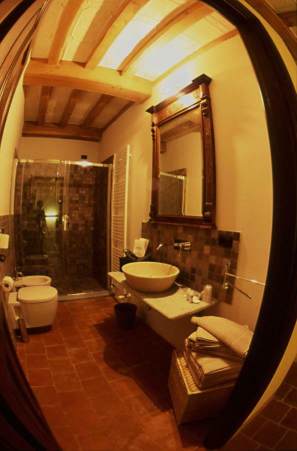 Albergo Ristorante Garibaldi Cisterna dʼAsti Екстериор снимка